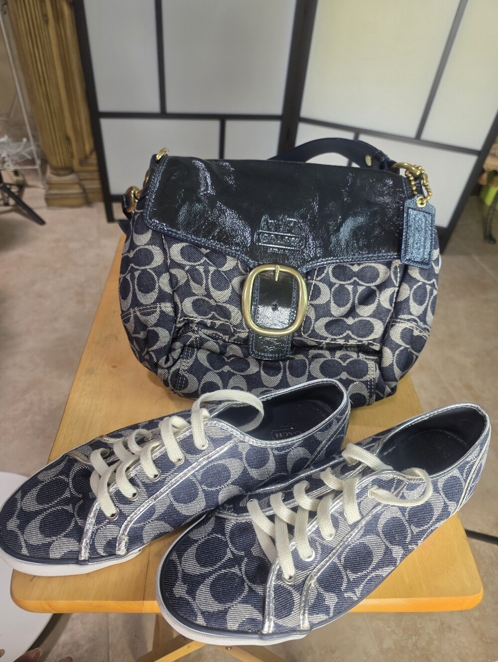 New Coach Denim/Leather Signature Shoulder Bag in Navy & Tennis Shoes Size 11 - Picture 5 of 9